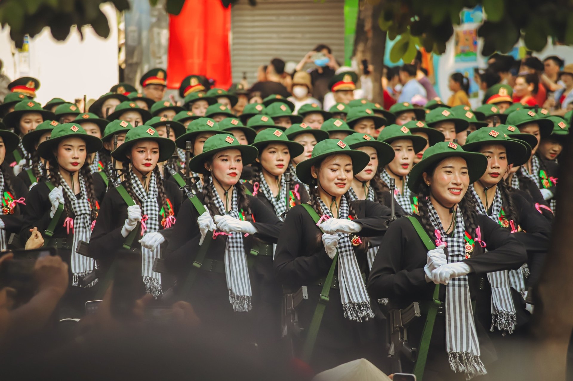 Bộ ảnh duyệt binh sáng 30/4
