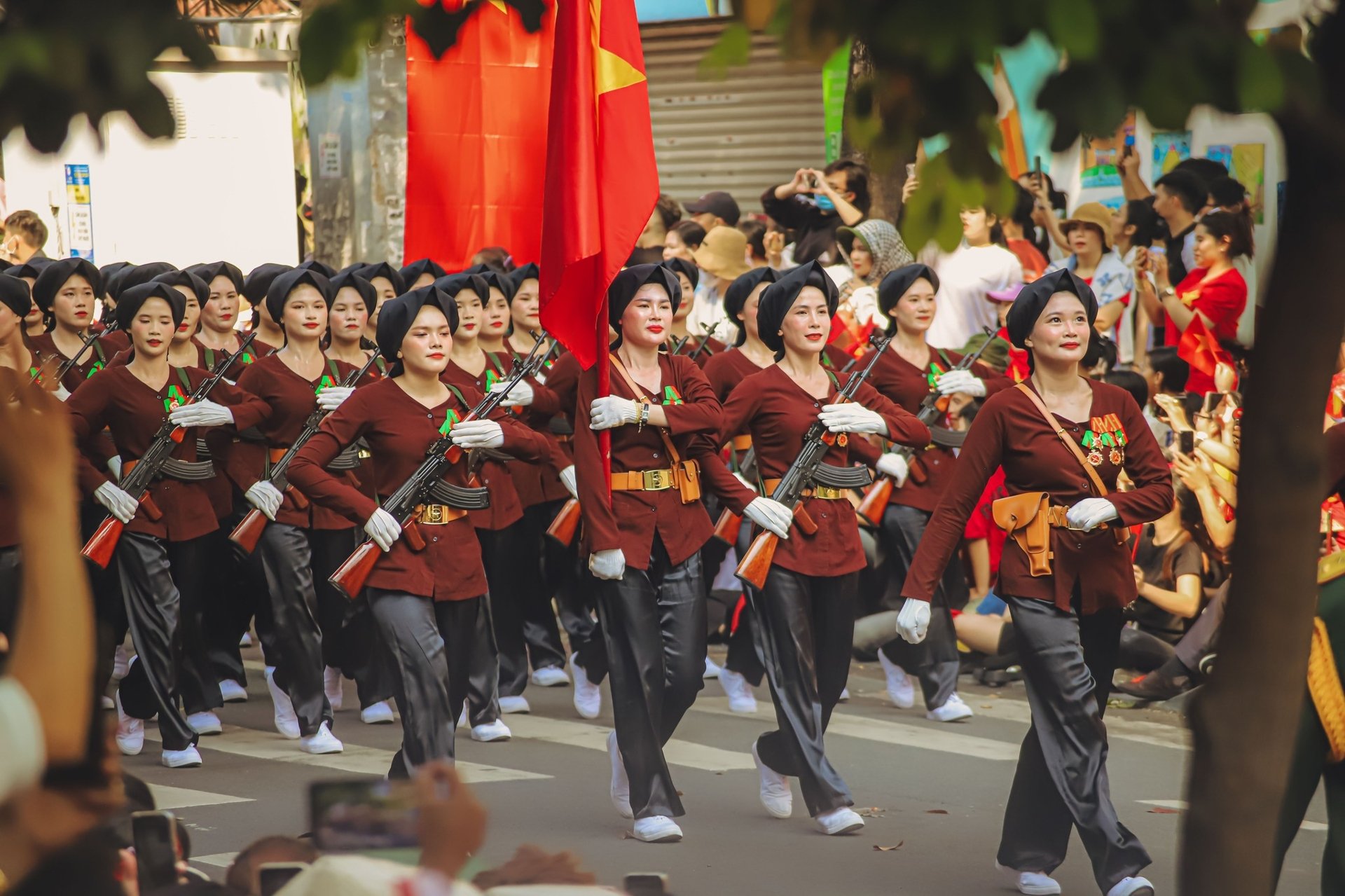 Bộ ảnh duyệt binh sáng 30/4