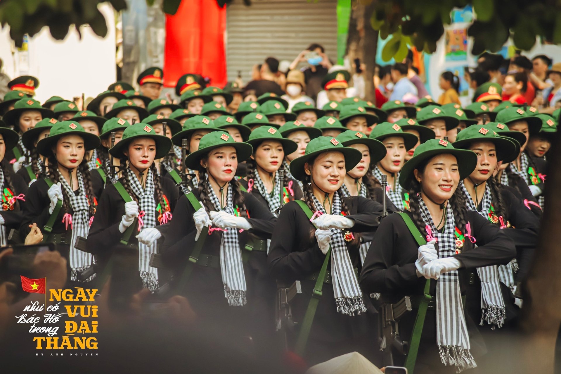 Bộ ảnh duyệt binh sáng 30/4