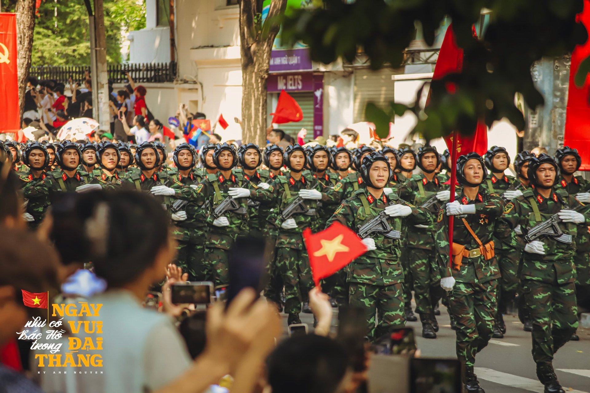 Bộ ảnh duyệt binh sáng 30/4