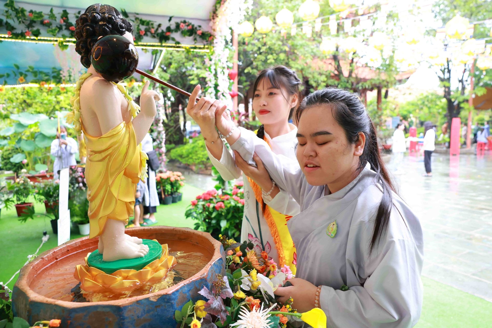 Hơn 200 Phật tử quy y Tam bảo tại chùa Thiên Quang mùa Phật Đản Vesak 2025 17