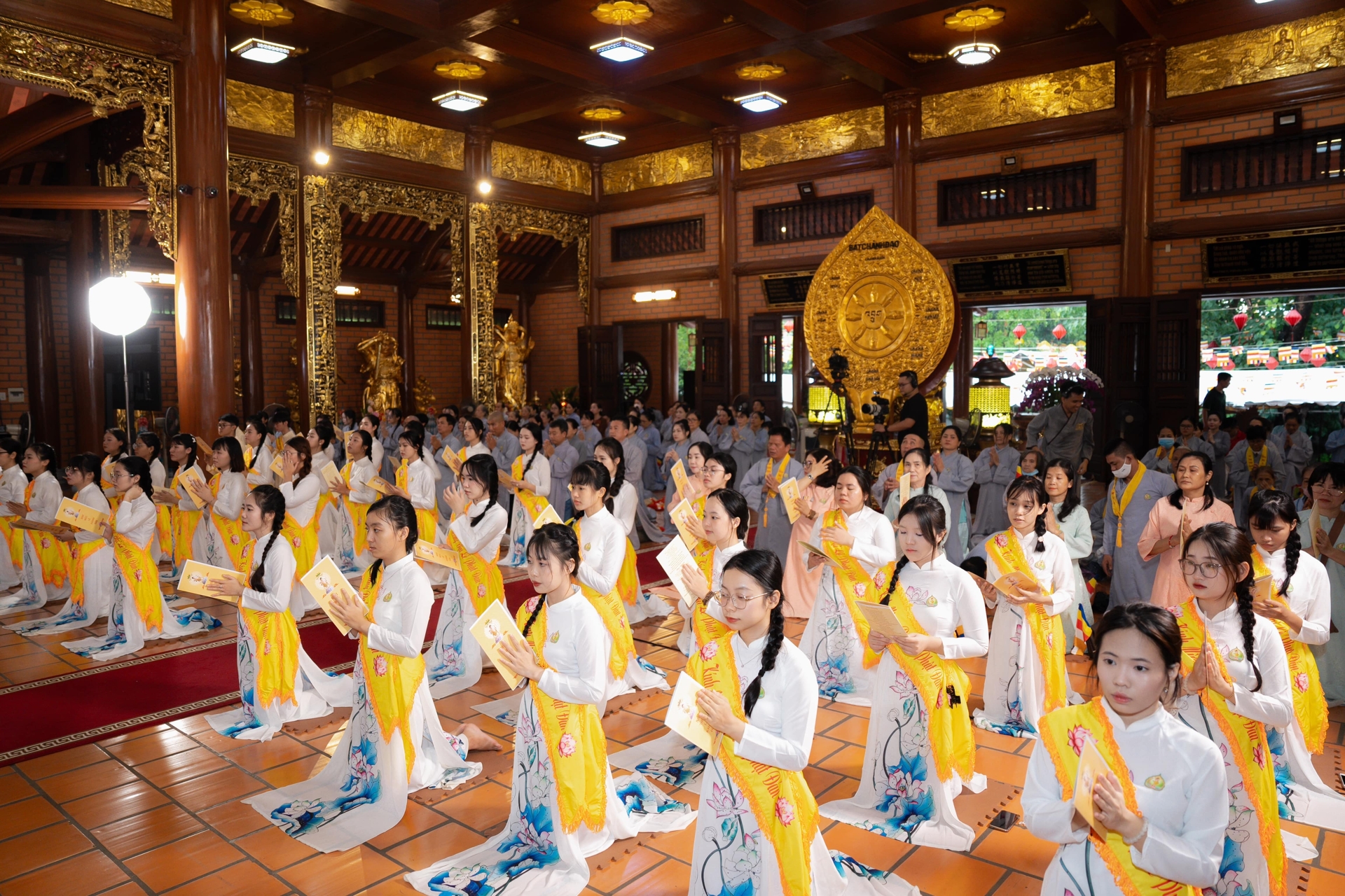 Hơn 200 Phật tử quy y Tam bảo tại chùa Thiên Quang mùa Phật Đản Vesak 2025 3