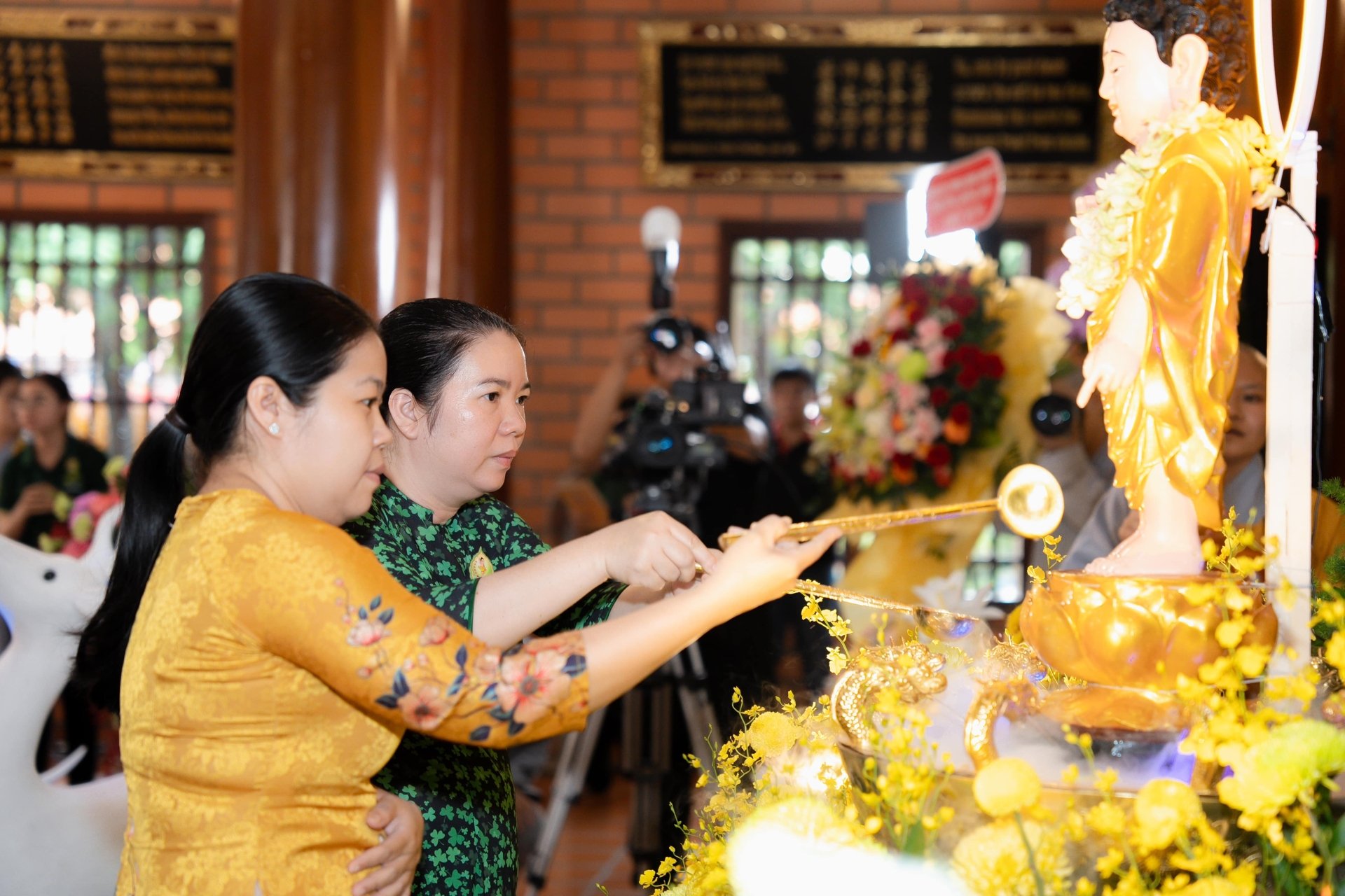 Hơn 200 Phật tử quy y Tam bảo tại chùa Thiên Quang mùa Phật Đản Vesak 2025 10