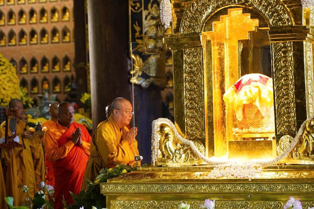 Trang nghiêm lễ cung rước Xá lợi Phật về chùa Phúc Sơn (Bắc Giang) 1