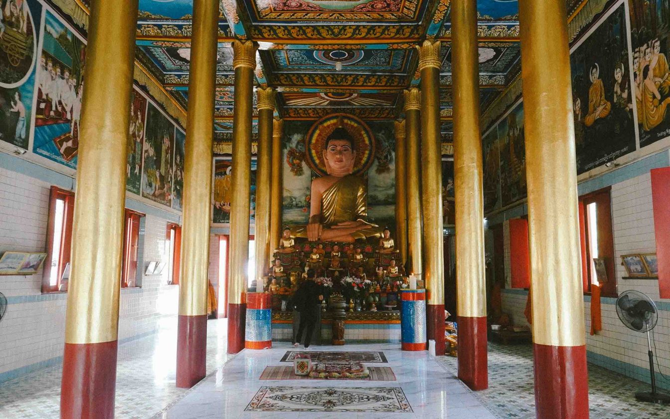 Khám phá ngôi chùa có cổng ba vòm cong như hang động ở Trà Vinh 11