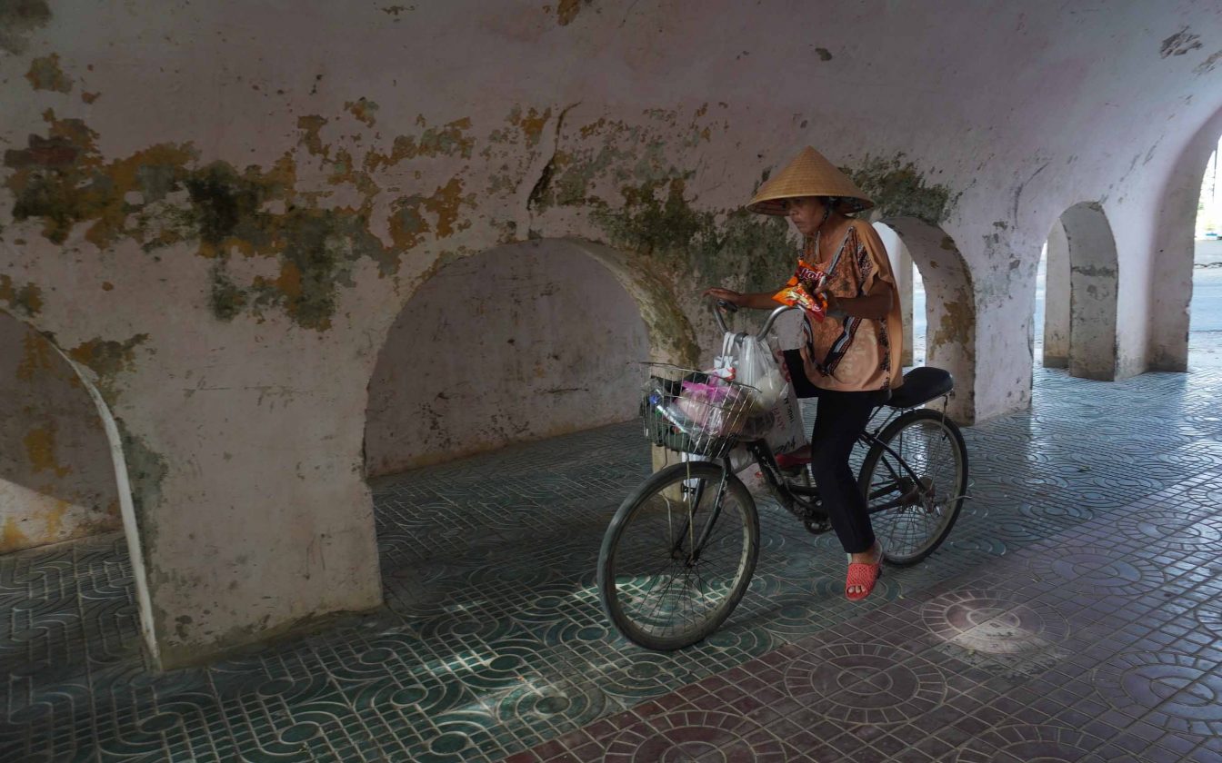 Khám phá ngôi chùa có cổng ba vòm cong như hang động ở Trà Vinh 5