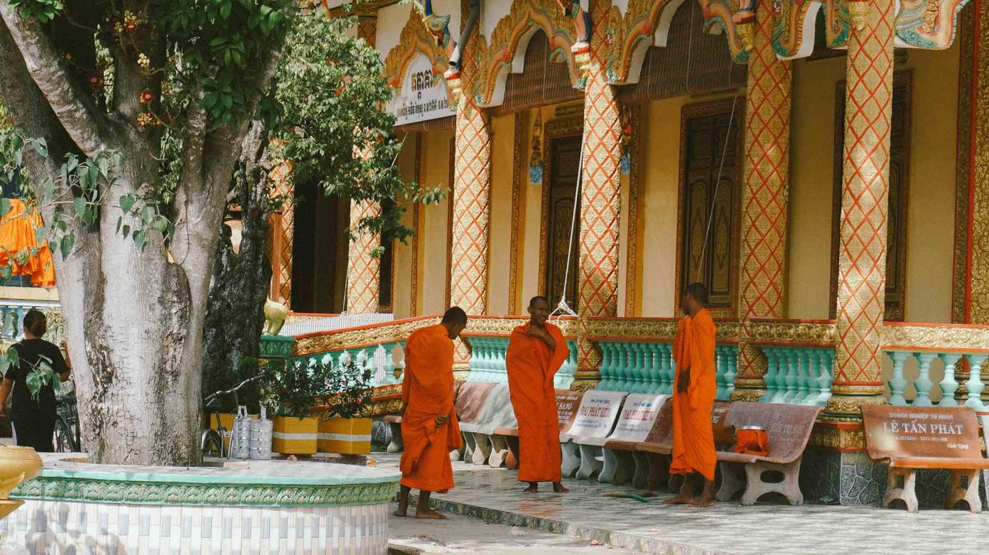 Khám phá ngôi chùa có cổng ba vòm cong như hang động ở Trà Vinh 9