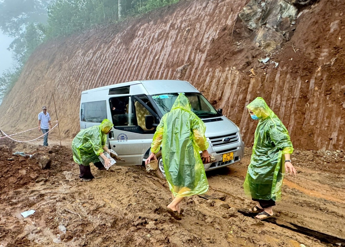 Ban Văn hóa GHPGVN TP.HCM và tu viện Khánh An trao tặng nhà và quà tại Lào Cai 11