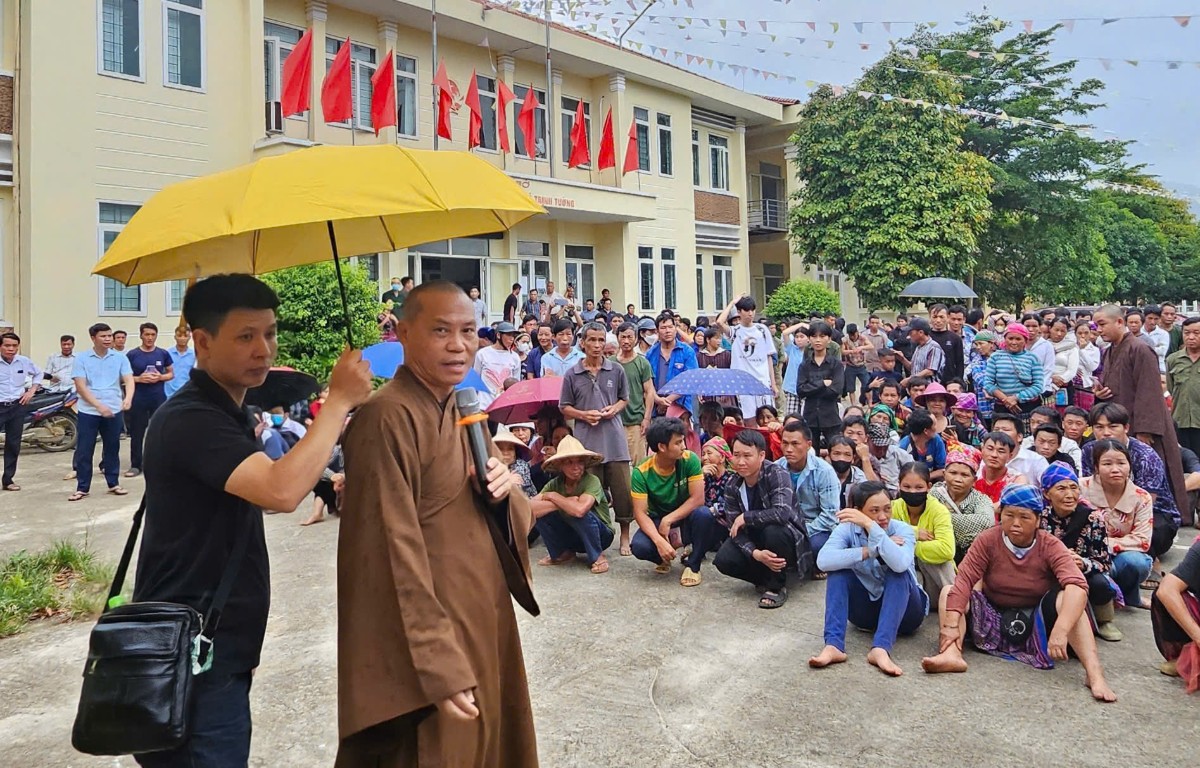 Ban Văn hóa GHPGVN TP.HCM và tu viện Khánh An trao tặng nhà và quà tại Lào Cai 8
