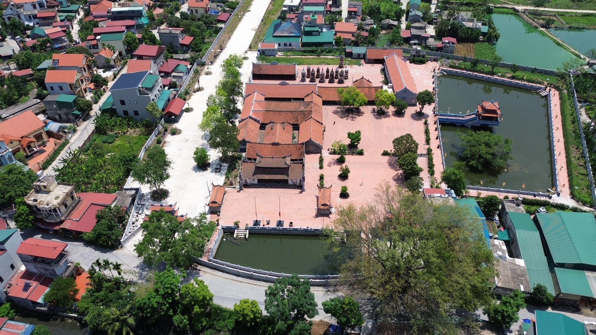 Chiêm ngưỡng vẻ đẹp cổ kính của chùa Trăm Gian ở Hải Dương 2