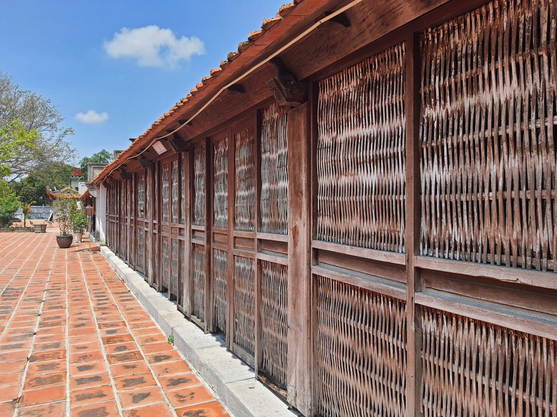 Chiêm ngưỡng vẻ đẹp cổ kính của chùa Trăm Gian ở Hải Dương 4