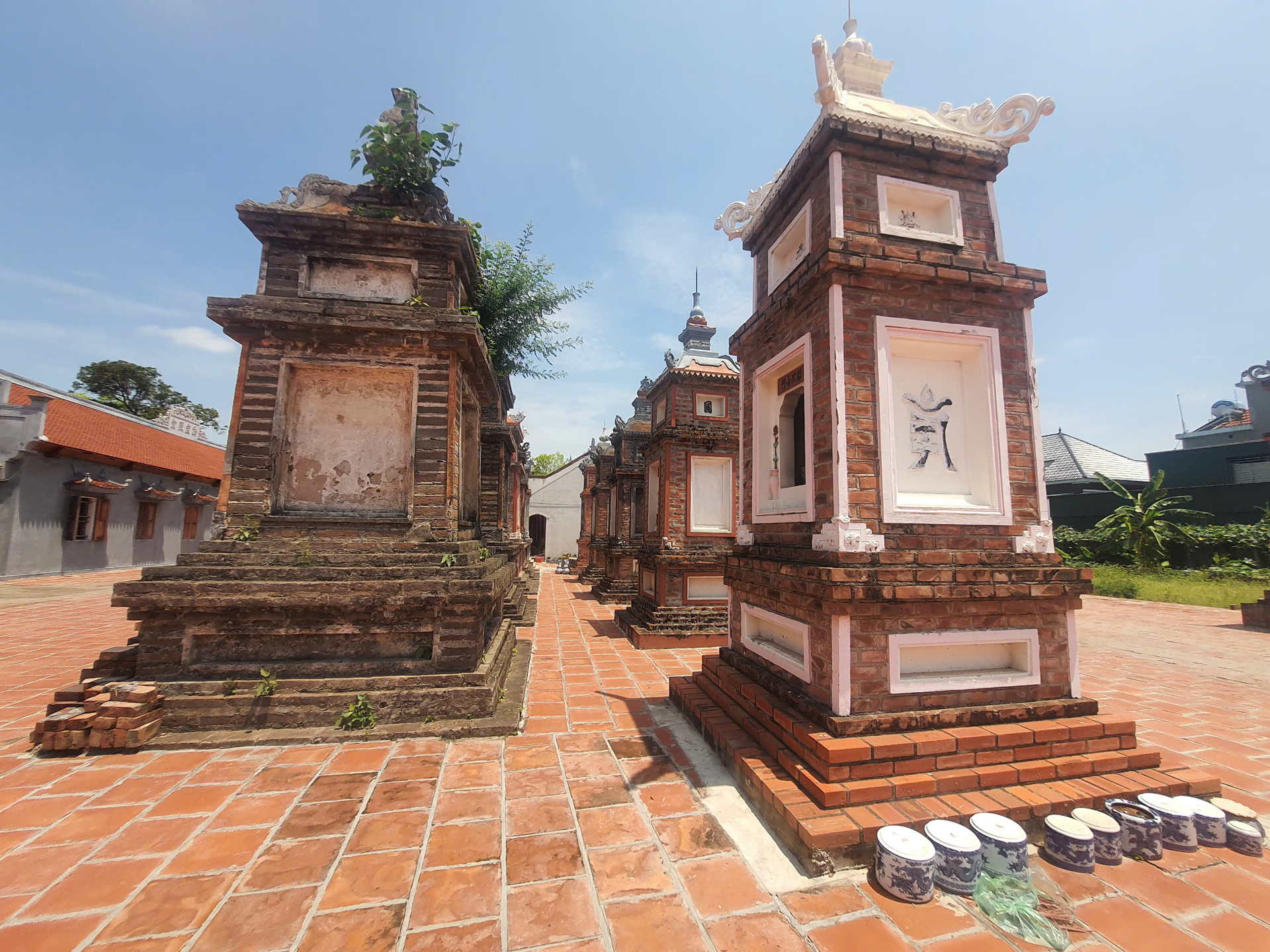Chiêm ngưỡng vẻ đẹp cổ kính của chùa Trăm Gian ở Hải Dương 6