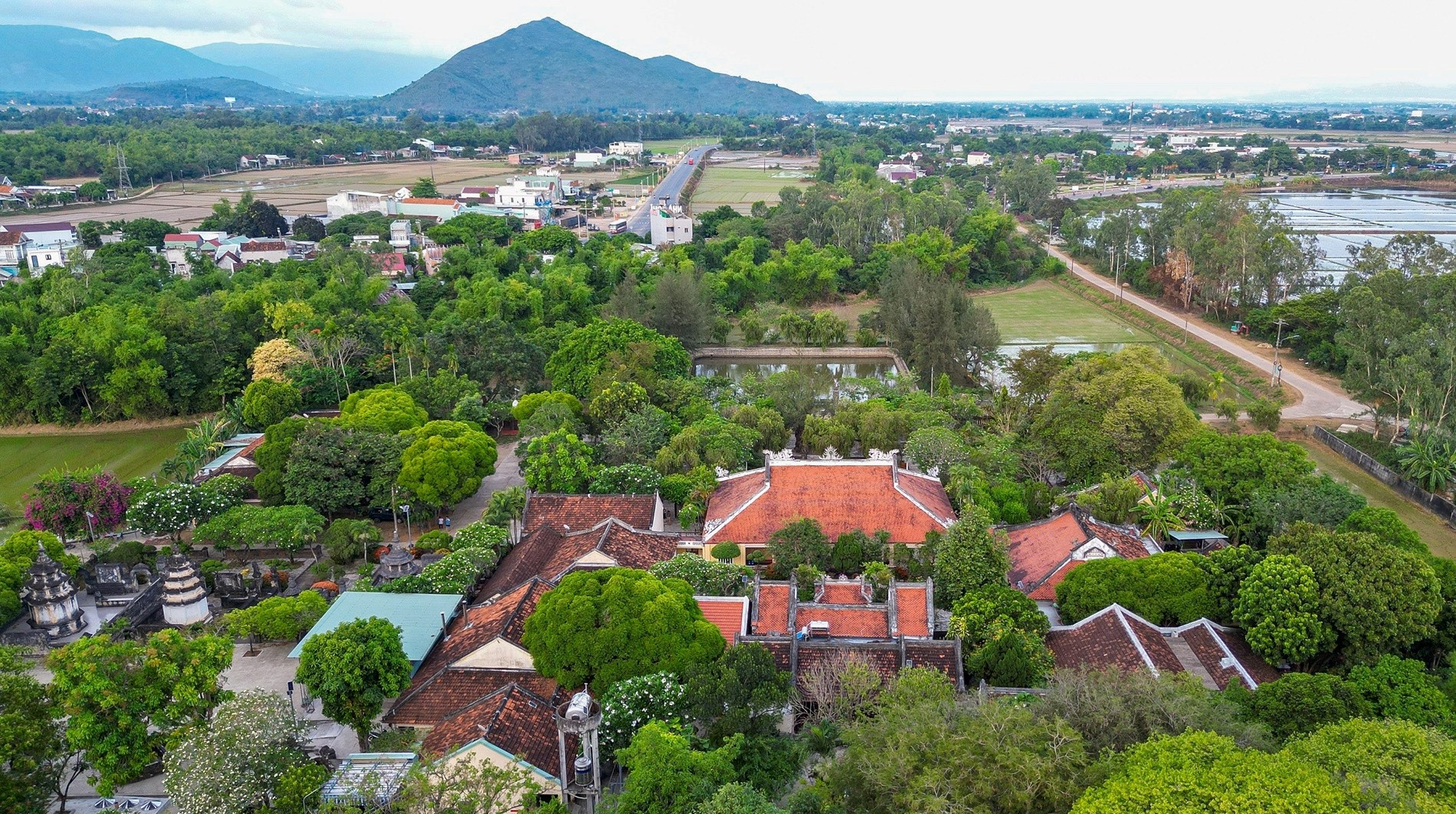 Ngắm ngôi chùa hơn 350 năm tuổi ở Gia Lai 1