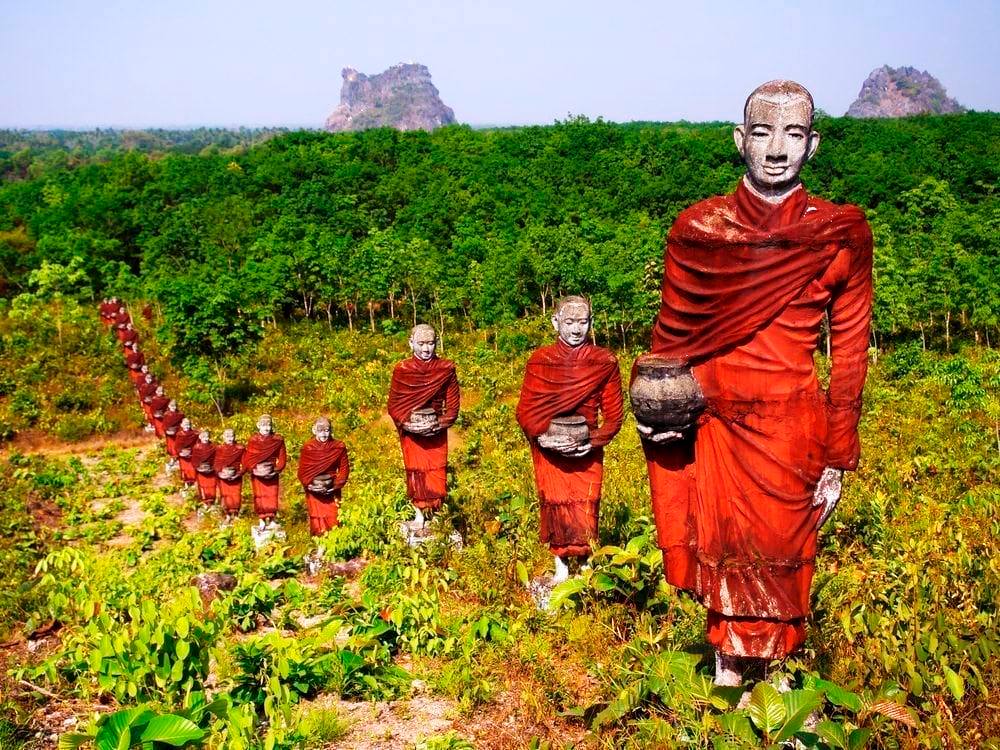 Đức Phật đi bát có ý nghĩa gì đặc biệt? 1