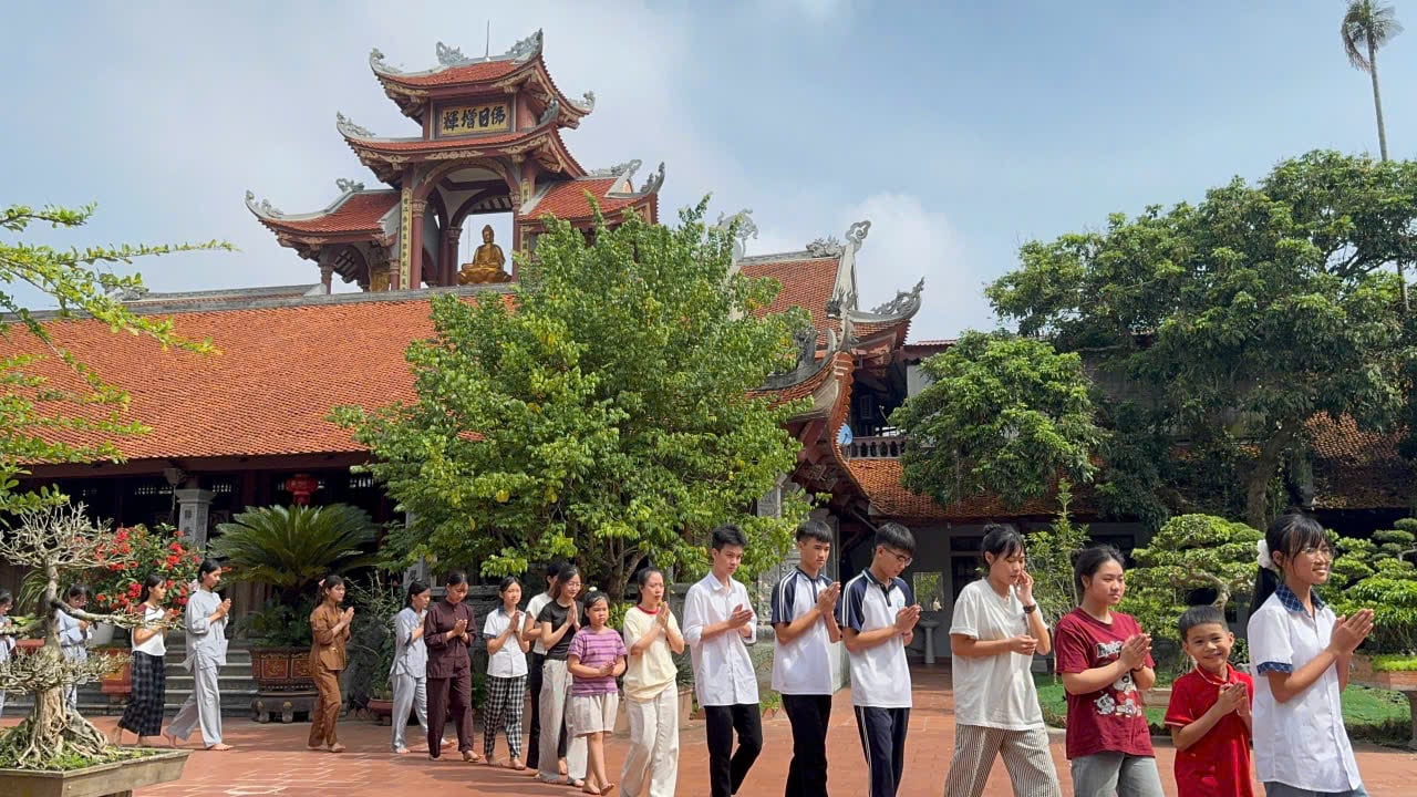 Khóa tu mùa hè “Con về bên Phật – sống Thiền nâng cao trí tuệ đạo đức” tại chùa Thọ Vực  7