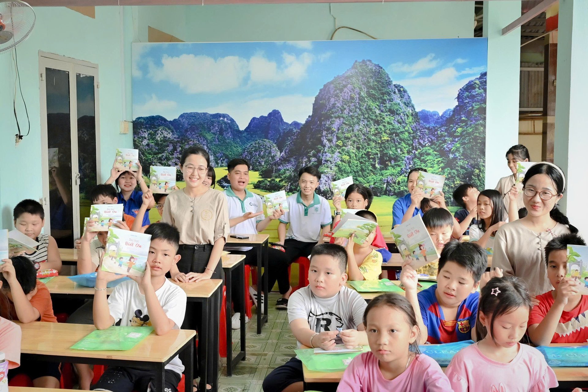 Chính quyền phường thỉnh nhà sư chia sẻ bài học nhân quả với thiếu nhi 4
