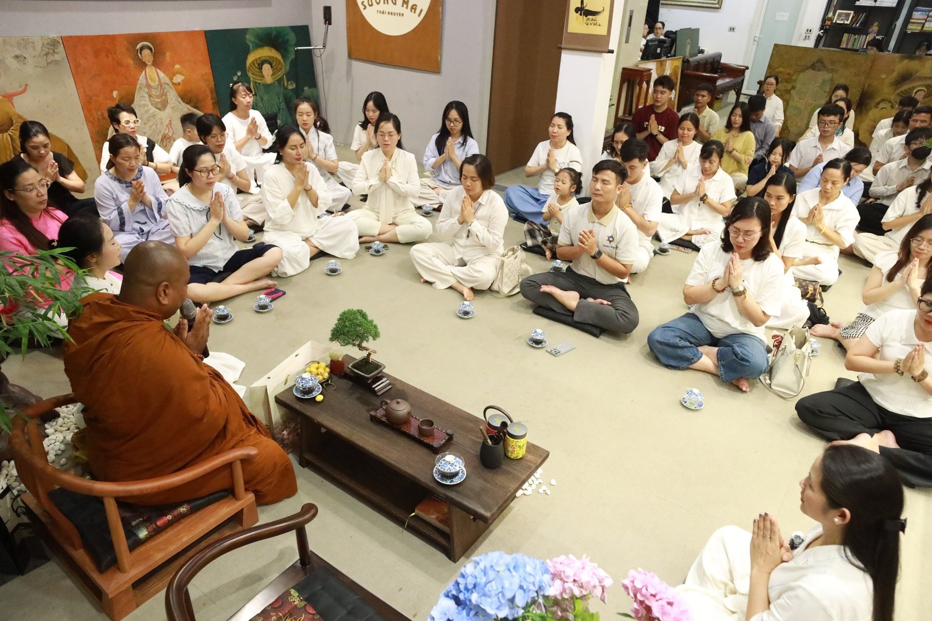 Tu tập: Im lặng hay công khai gieo duyên với cuộc đời? 1