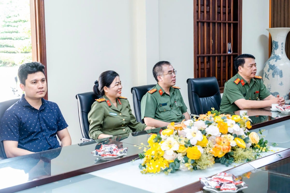 Thanh Hóa: Công an tỉnh chúc mừng Ban Trị sự Phật giáo tỉnh nhân dịp Đại lễ Vu lan năm 2025 1
