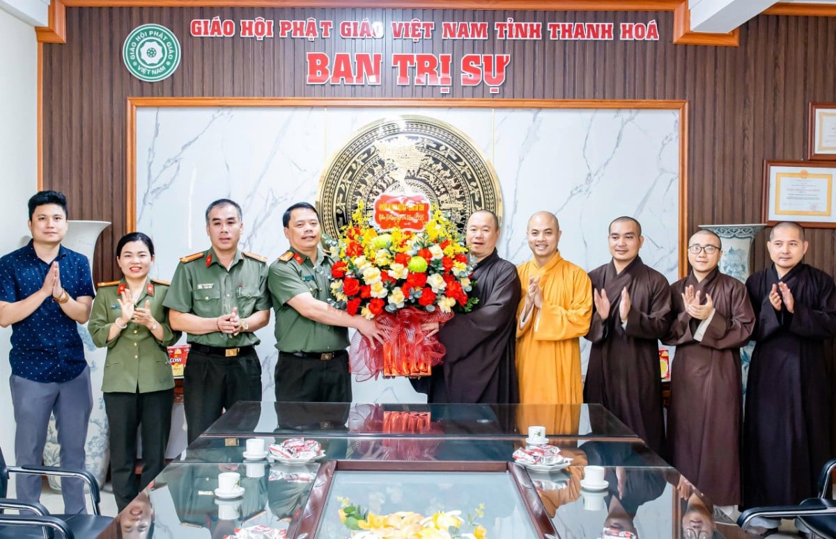Thanh Hóa: Công an tỉnh chúc mừng Ban Trị sự Phật giáo tỉnh nhân dịp Đại lễ Vu lan năm 2025 5