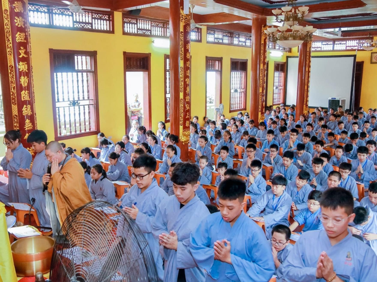 Mùa hè, mùa tu của người trẻ 1
