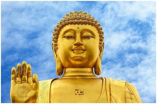 Thân tướng Đức Phật Thích Ca Mâu Ni là biểu tượng cho sự giác ngộ và tinh tấn của đấng sinh thành. Trong từng nét vẽ, ta cảm nhận được tình quyết tâm và lòng tự tôn cao độ của vị thánh này.