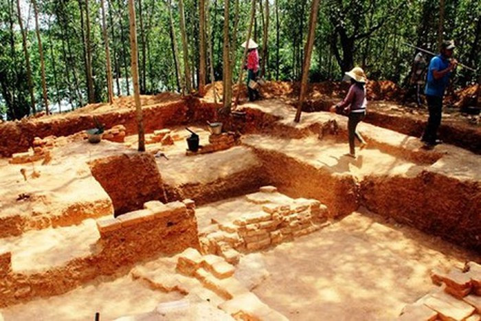 Tháng 5/2018, tháp Chà Rây, một tháp cổ của người Chăm ở Bình Định được khai quật. Việc nghiên cứu phế tích tháp Chà Rây có ý nghĩa quan trọng để làm sáng tỏ thời kỳ rực rỡ của nền văn minh Chămpa ở miền Trung. Ảnh: VnExpress.