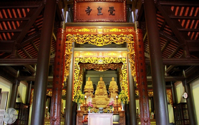 Chùa Giác Hoàng nằm trong khuôn viên học viện được xây dựng mô phỏng theo kiến trúc chùa giác Hoàng ở Kinh thành Huế. Vật liệu xây dựng chùa chủ yếu là gỗ.