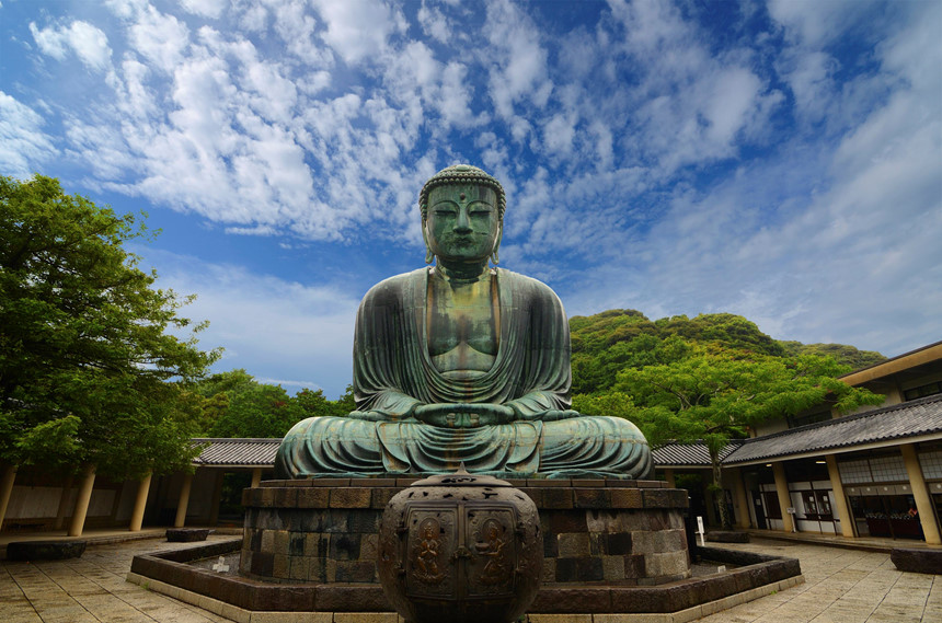 Từ khi hoàn thiện vào năm 1252, tượng Phật đã trải qua nhiều biến cố, như sóng thần cuốn trôi ngôi đền bên ngoài tượng vào thế kỷ 15. Ảnh: GaijinPot Travel.