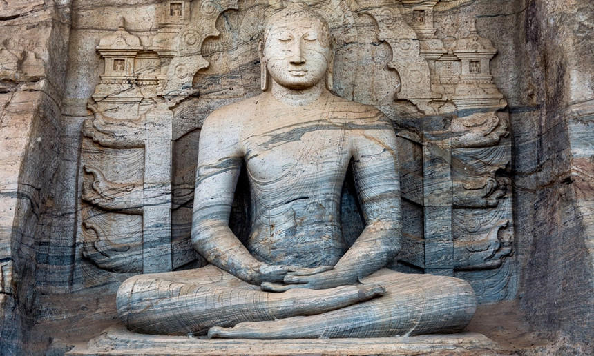 Tượng Gal Gal Viharaya, Polonnaruwa, Sri Lanka: trên bề mặt một khối đá granite, Gal Gal Viharaya được coi là một trong những công trình Phật giáo đẹp nhất thế giới. Ảnh: Wanderlust.
