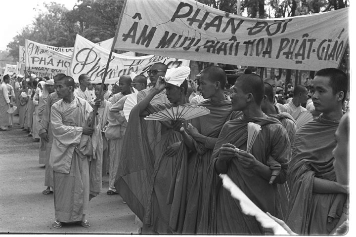 Phong trào đấu tranh Phật giáo miền Nam năm 1963 là một sự kiện có ý nghĩa của lịch sử Việt Nam hiện đại. Lực lượng nòng cốt của phong trào này là các vị tăng, ni, phật tử với quyết tâm bảo vệ Phật pháp trước sự đàn áp và kỳ thị tôn giáo của chính quyền Ngô Đình Diệm. Ảnh: tư liệu