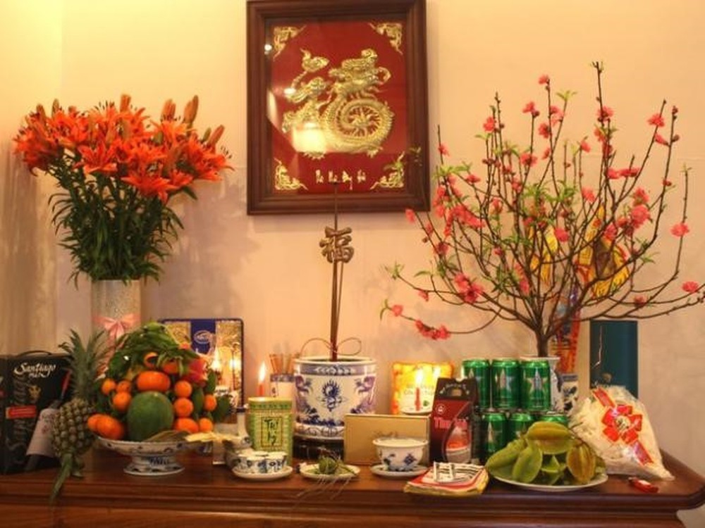 Bát hương: Bát hương là một truyền thống tôn giáo của người Việt, một cách để tri ân và tưởng nhớ đến tổ tiên và các vị thần. Hương thơm tỏa khắp nơi và mang lại sự thanh tịnh cho không gian. Hãy cùng ngắm nhìn những bát hương đẹp mắt và tinh tế sẽ mang đến cho bạn cảm giác yên tĩnh và sự kính trọng đối với truyền thống của dân tộc.