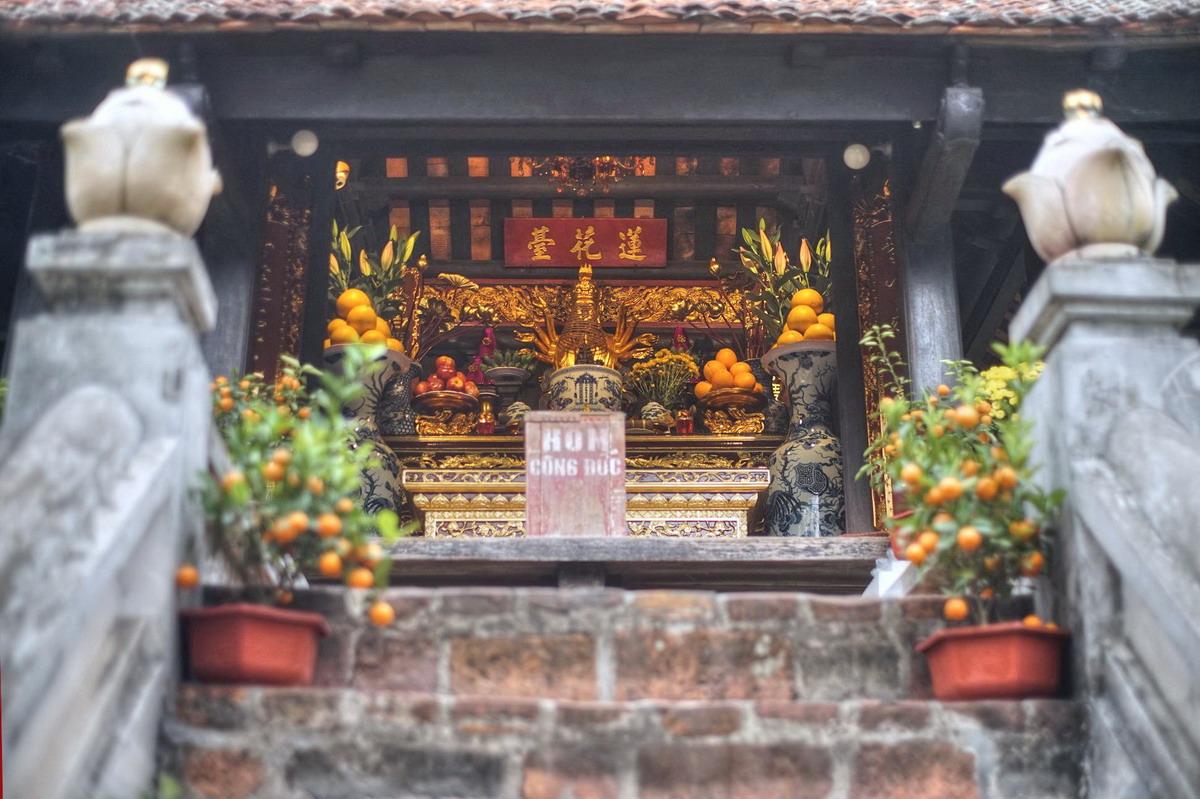 Chùa Một Cột: Bàn tay tài hoa của người Việt Nam truyền tụng mãi mãi với chùa Một Cột. Với kiến trúc độc đáo, chùa là biểu tượng của đất nước Việt Nam, đã thu hút rất nhiều du khách trong và ngoài nước tới tham quan và chiêm bái.