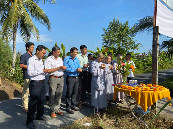 Chùa Phước Linh khởi công làm đường nông thôn - chào mừng Đại hội Đại biểu Phật giáo toàn quốc lần thứ IX