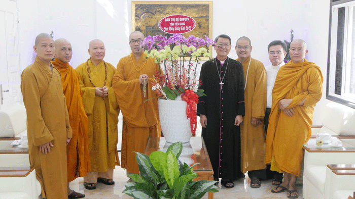 Tiền Giang: Thường trực Ban Trị sự Phật giáo tỉnh Chúc mừng lễ Giáng sinh năm 2022