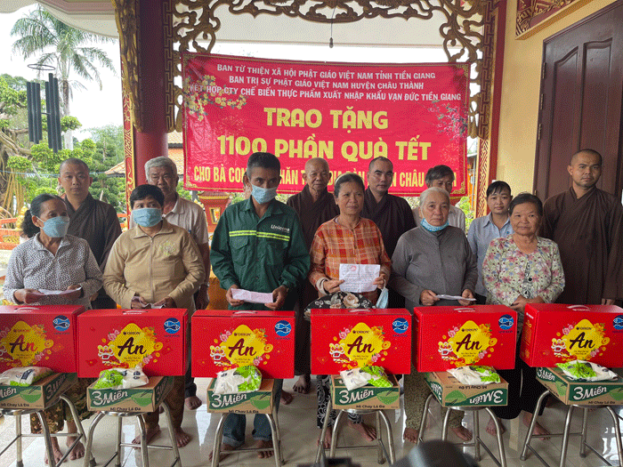 Tiền Giang: Ban TTXH PG tỉnh cùng BTS PG huyện Châu Thành trao quà nhân dịp Tết nguyên đán