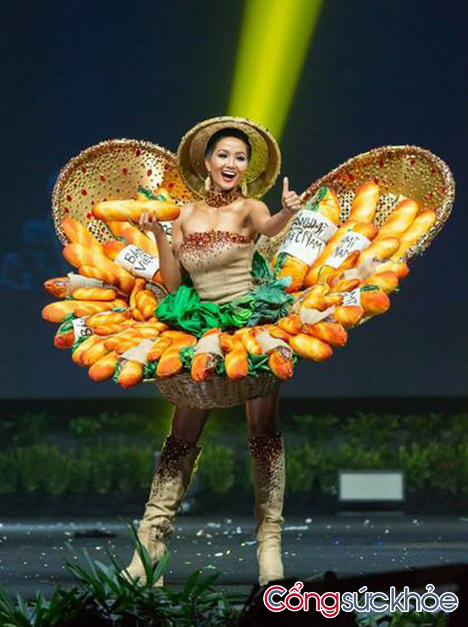 Chiếc váy bánh mì Việt Nam của hoa hậu H'Hen Nie gây ấn tượng mạnh