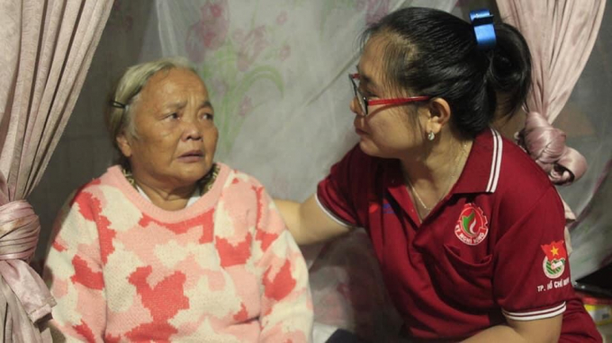 Đoàn Thanh niên khối Ngân Hàng TP. Hồ Chí Minh thăm hỏi gia đình có hoàn cảnh đặc biệt khó khăn