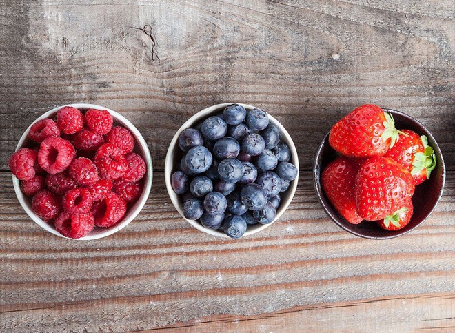 berries-best-flat-belly-foods_qliv