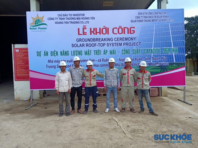 Đội ngũ cán bộ, kỹ thuật viên Công ty Solar Power chuẩn bị cho buổi lễ khởi công dự án