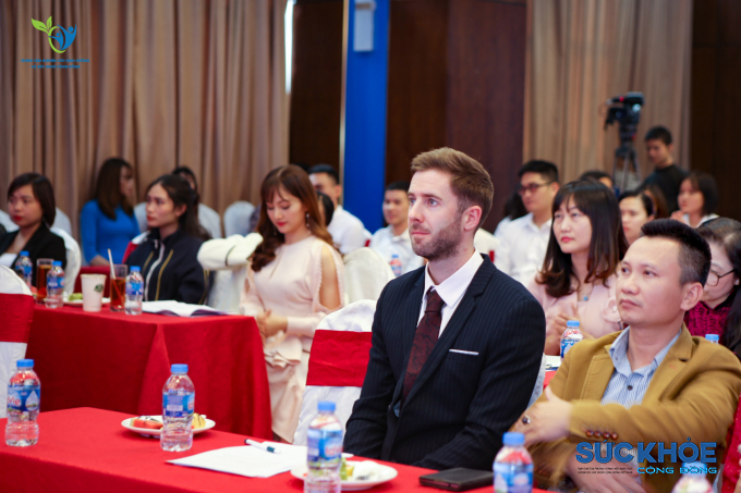 Các đại biểu, khách mời tham dự sự kiện ra mắt Trang thông tin Điện tử Công nghệ và Sức khoẻ