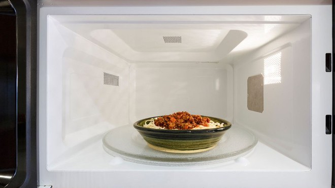 glass-bowl-in-microwave_zzfc