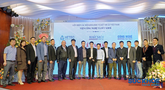 Các đại biểu, khách mời, chuyên gia, nhà khoa học tham dự lễ ra mắt Ban Quản lý dự án Nước sạch học đường Việt Nam