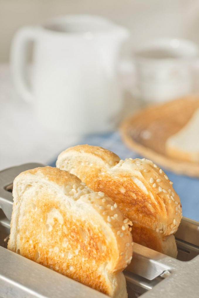 plain-dry-white-toast-toaster-1534793938