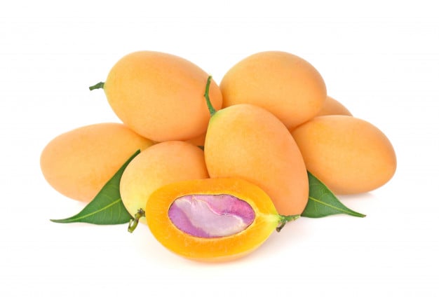 close-up-sweet-marian-plum-thai-fruit-mayongchid-isolated-white-background_62678-89