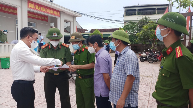 Sau khi phát hiện thêm các ca bệnh nhiễm COVID-19, ngành chức năng tập trung phong tỏa khu vực bệnh nhân sinh sống và truy vết các trường hợp liên quan