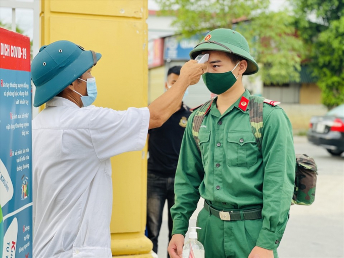 Ngày 4/8, thí sinh ở Hà Tĩnh lên đường đến Bắc Giang để dự kỳ thi tốt nghiệp THPT đợt 2