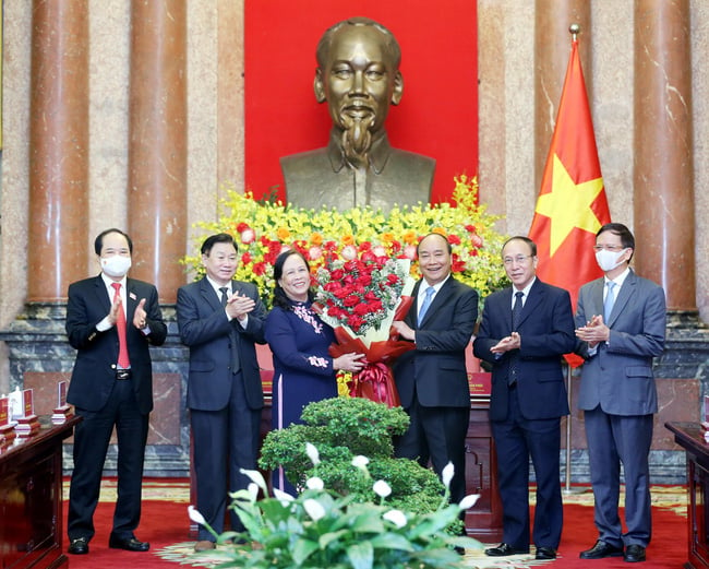 Chủ tịch nước Nguyễn Xuân Phúc chúc mừng người cao tuổi Việt Nam nhân kỷ niệm 30 năm Ngày Quốc tế Người cao tuổi (01/10/1991- 01/10/2021)