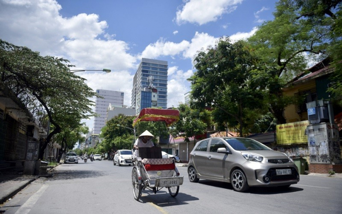 du-bao-thoi-tiet-dem-nay-va-ngay-mai-1-210-toan-quoc-chieu-toi-dem-mua-rao-va-dong-rai-rac-cuc-bo-mua-vua-mua-to-ha-noi-bac-trung-bo-ngay-nang