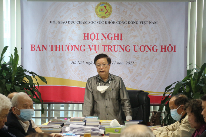Ông Nguyễn Hồng Quân - Nguyên Ủy viên Ban Chấp hành Trung ương Đảng, nguyên Bộ trưởng Bộ Xây dựng, Chủ tịch Hội Giáo dục chăm sóc sức khỏe cộng đồng Việt Nam phát biểu tại Ban Thường vụ Trung ương Hội