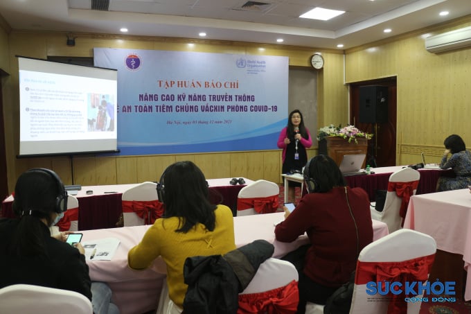 Bà Joy Rivaca - Trưởng Nhóm truyền thông của Tổ chức Y tế thế giới (WHO) tại Việt Nam chù trì hội thảo